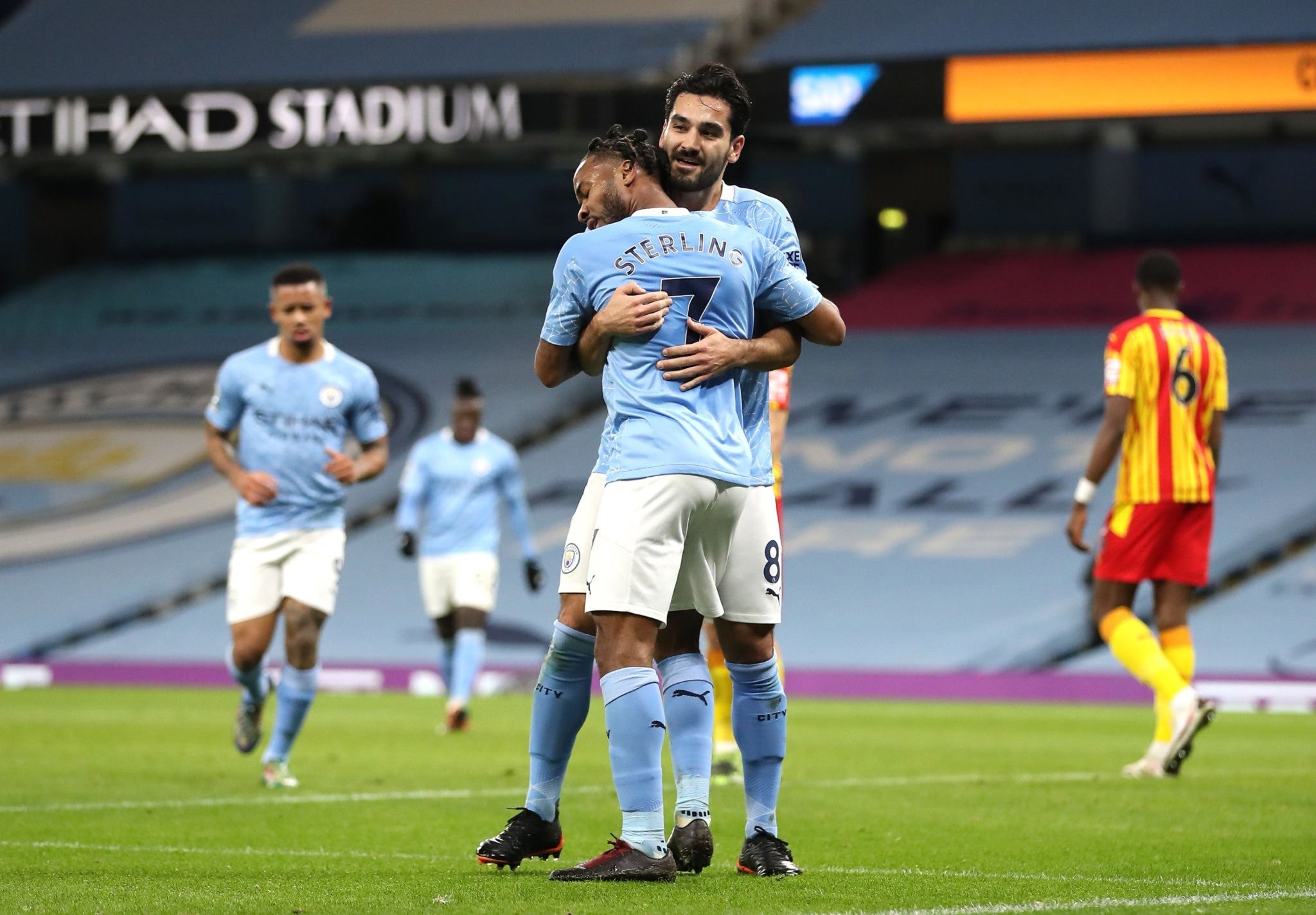 盟球員間微 盟球員間微